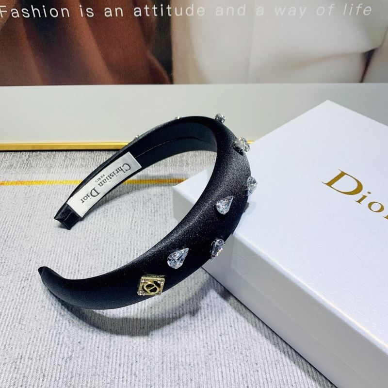 CHRISTIAN DIOR